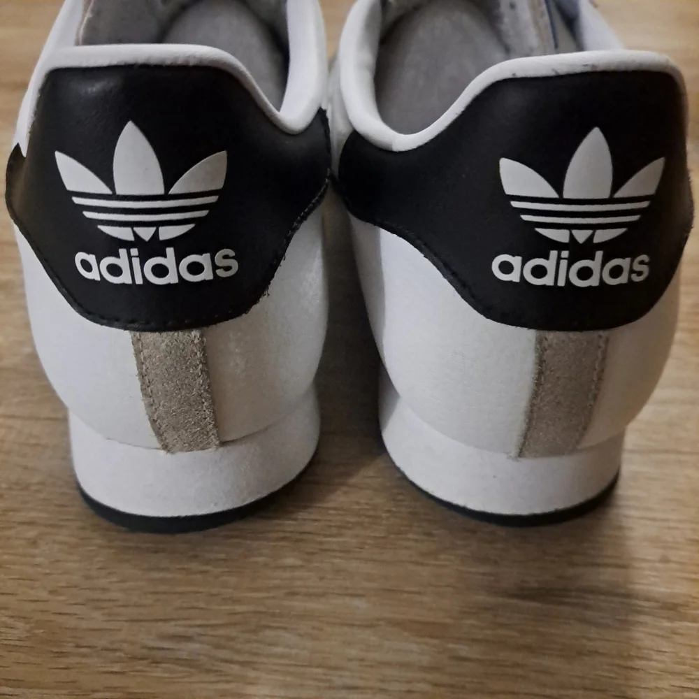 adidas classic sneakers